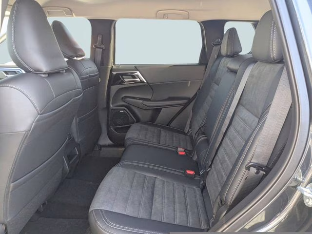 2026 Graphite Gray Mitsubishi Outlander SE FWD SUV