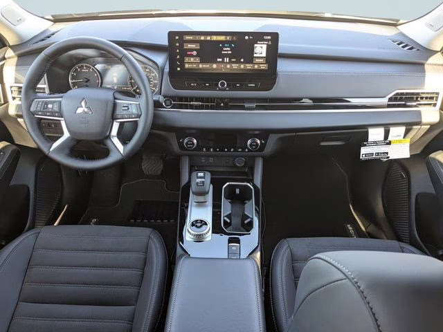 2026 Graphite Gray Mitsubishi Outlander SE FWD SUV