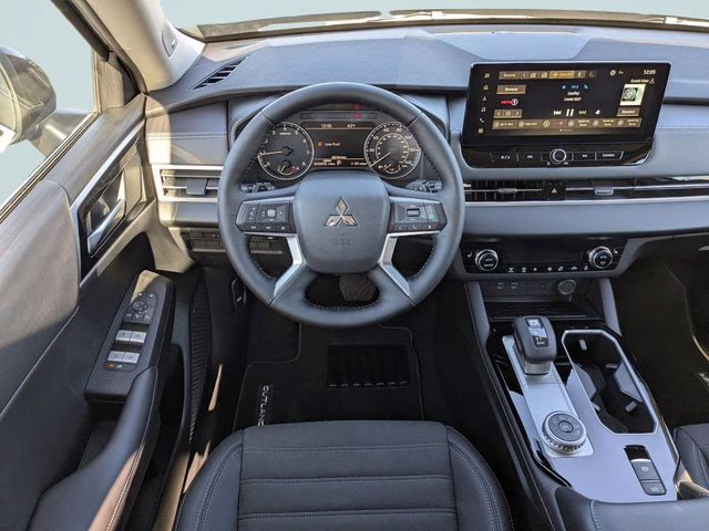 2026 Graphite Gray Mitsubishi Outlander SE FWD SUV