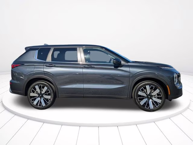 2026 Graphite Gray Mitsubishi Outlander SE FWD SUV