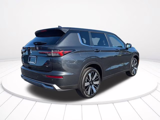 2026 Graphite Gray Mitsubishi Outlander SE FWD SUV