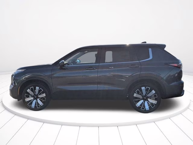 2026 Graphite Gray Mitsubishi Outlander SE FWD SUV