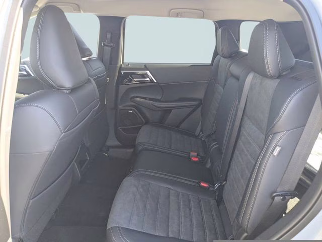 2026 Moonstone Gray Metallic Mitsubishi Outlander SE FWD SUV