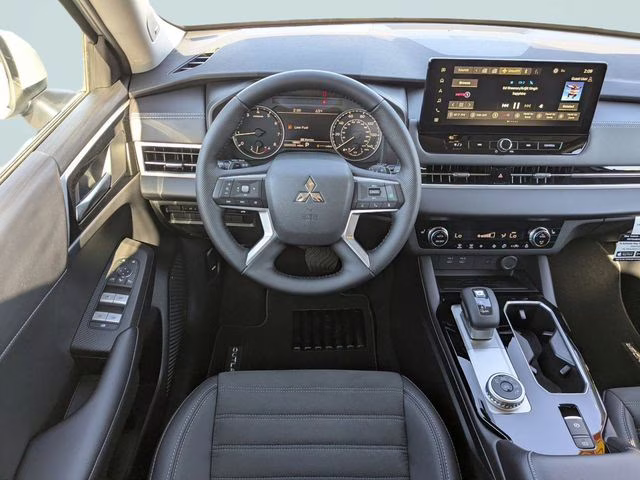 2026 Moonstone Gray Metallic Mitsubishi Outlander SE FWD SUV