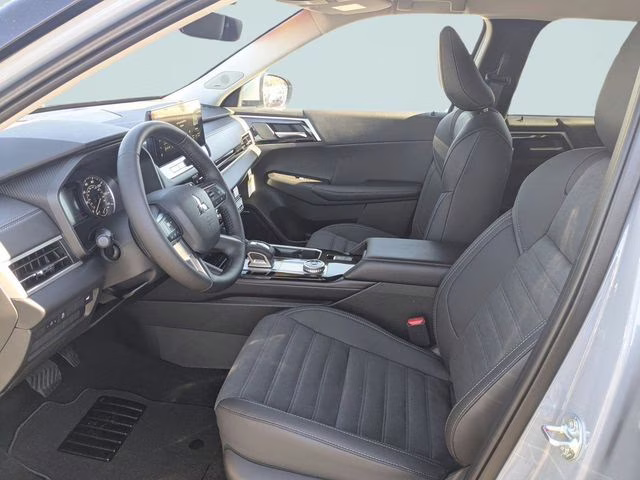 2026 Moonstone Gray Metallic Mitsubishi Outlander SE FWD SUV