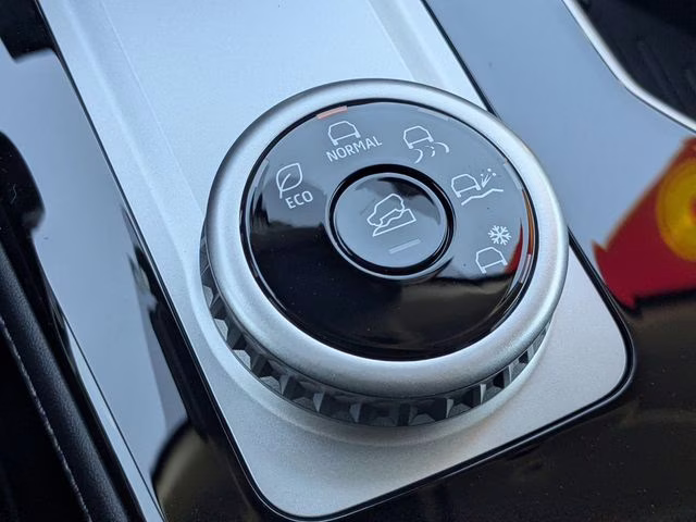 2026 Moonstone Gray Metallic Mitsubishi Outlander SE FWD SUV