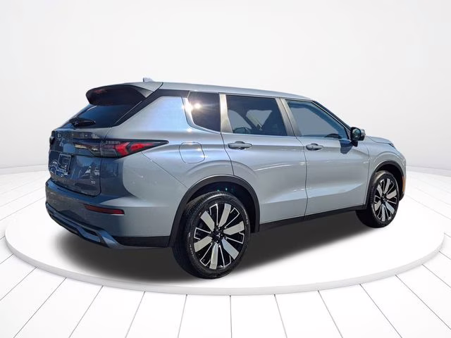 2026 Moonstone Gray Metallic Mitsubishi Outlander SE FWD SUV