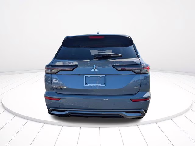 2026 Moonstone Gray Metallic Mitsubishi Outlander SE FWD SUV
