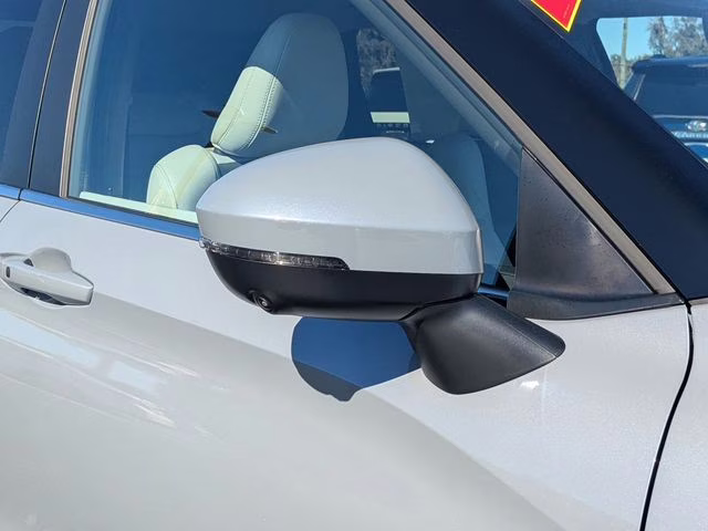 2026 Moonstone Gray Metallic Mitsubishi Outlander SE FWD SUV