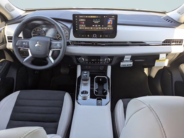 2026 Moonstone Gray Metallic Mitsubishi Outlander SE FWD SUV