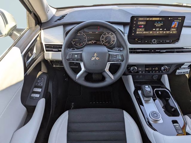 2026 Moonstone Gray Metallic Mitsubishi Outlander SE FWD SUV