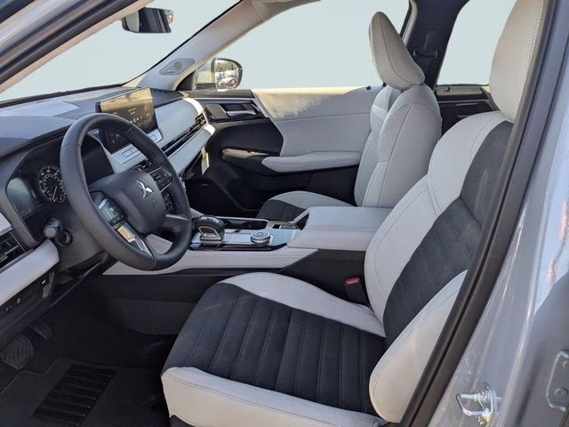 2026 Moonstone Gray Metallic Mitsubishi Outlander SE FWD SUV