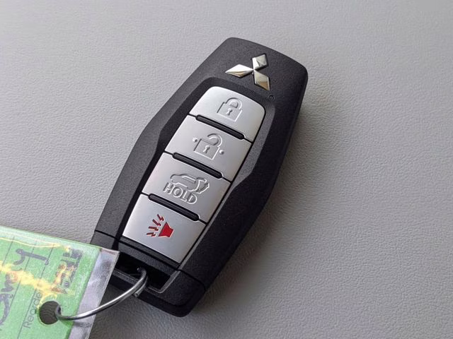 2026 Moonstone Gray Metallic Mitsubishi Outlander SE FWD SUV