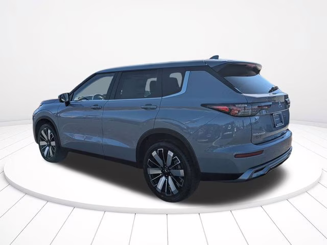 2026 Moonstone Gray Metallic Mitsubishi Outlander SE FWD SUV