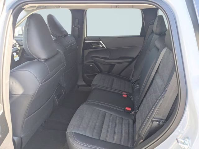 2026 Moonstone Gray Metallic Mitsubishi Outlander SE FWD SUV