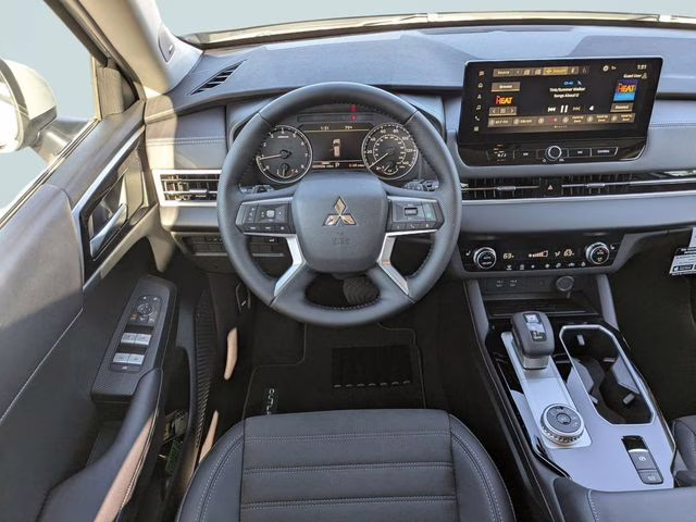 2026 Moonstone Gray Metallic Mitsubishi Outlander SE FWD SUV