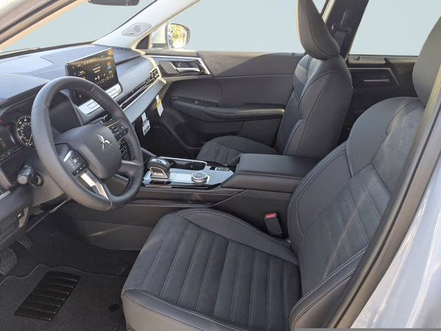 2026 Moonstone Gray Metallic Mitsubishi Outlander SE FWD SUV