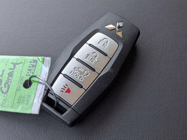 2026 Moonstone Gray Metallic Mitsubishi Outlander SE FWD SUV