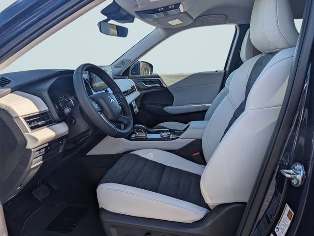 2026 Cosmic Blue Metallic Mitsubishi Outlander SE FWD SUV