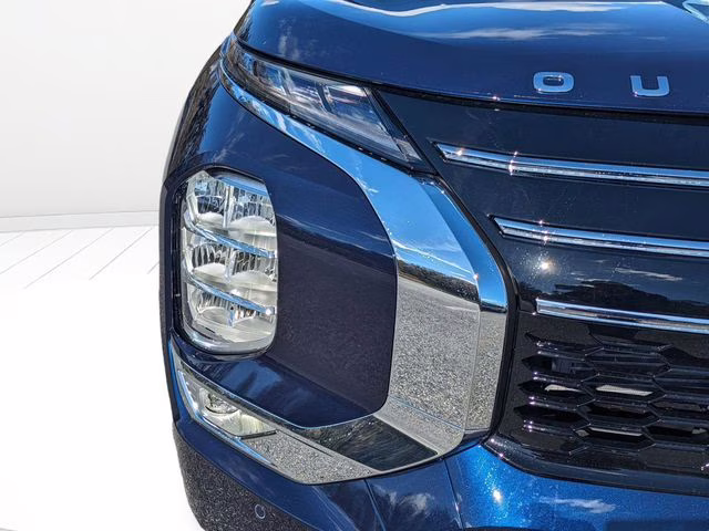 2026 Cosmic Blue Metallic Mitsubishi Outlander SE FWD SUV