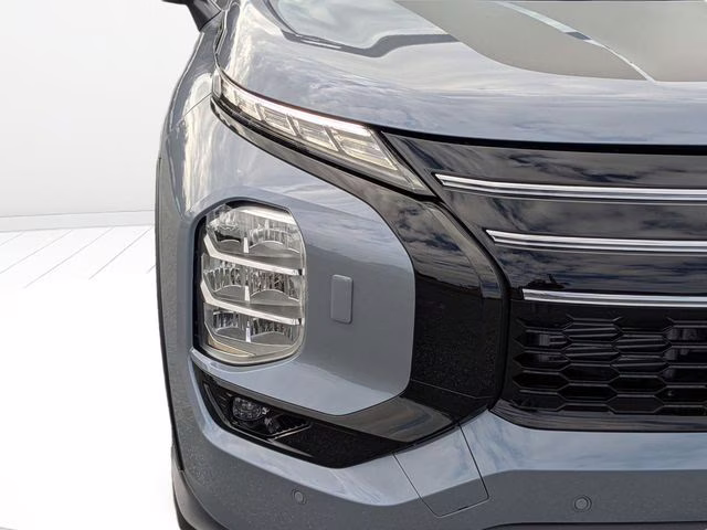 2026 Moonstone Gray/Black Roof Mitsubishi Outlander Trail Edition AWD SUV