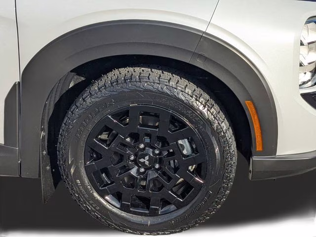 2026 White Diamond/Black Roof Mitsubishi Outlander Trail Edition AWD SUV