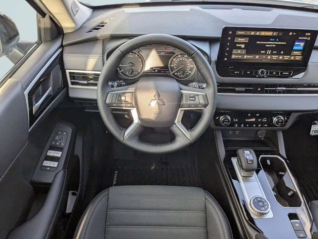 2026 White Diamond/Black Roof Mitsubishi Outlander Trail Edition AWD SUV