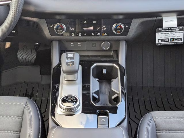 2026 White Diamond/Black Roof Mitsubishi Outlander Trail Edition AWD SUV