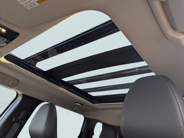 2026 White Diamond/Black Roof Mitsubishi Outlander Trail Edition AWD SUV