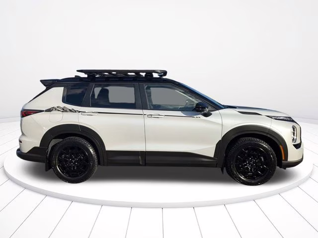 2026 White Diamond/Black Roof Mitsubishi Outlander Trail Edition AWD SUV