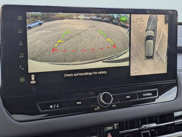 2026 White Diamond/Black Roof Mitsubishi Outlander Trail Edition AWD SUV