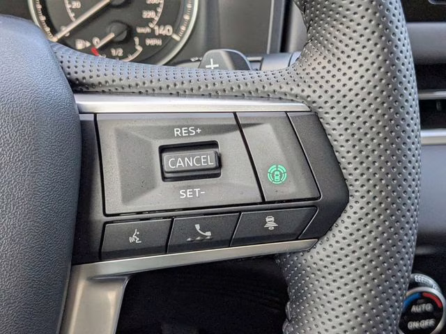 2026 White Diamond/Black Roof Mitsubishi Outlander Trail Edition AWD SUV