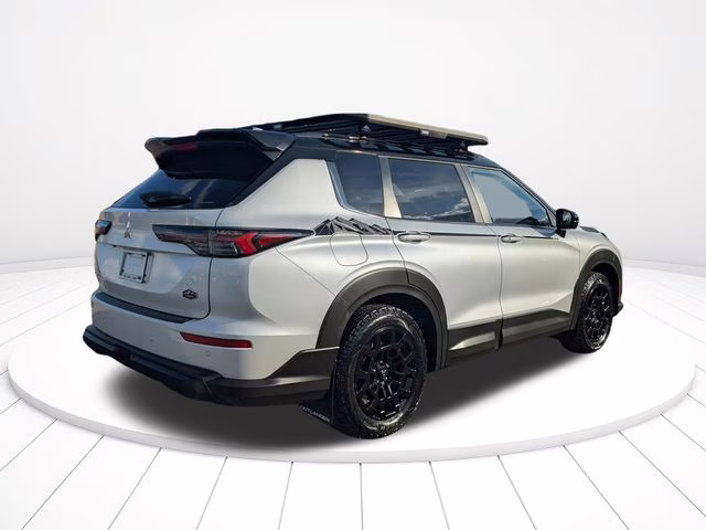 2026 White Diamond/Black Roof Mitsubishi Outlander Trail Edition AWD SUV