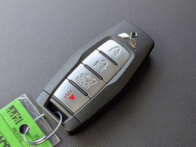 2026 White Diamond/Black Roof Mitsubishi Outlander Trail Edition AWD SUV