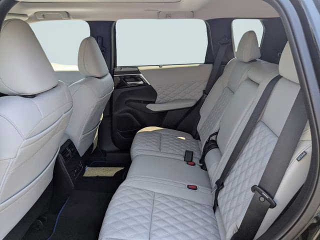 2025 Blck Diamond/Alloy Silver Mitsubishi Outlander PHEV SEL Platinum Edition AWD SUV