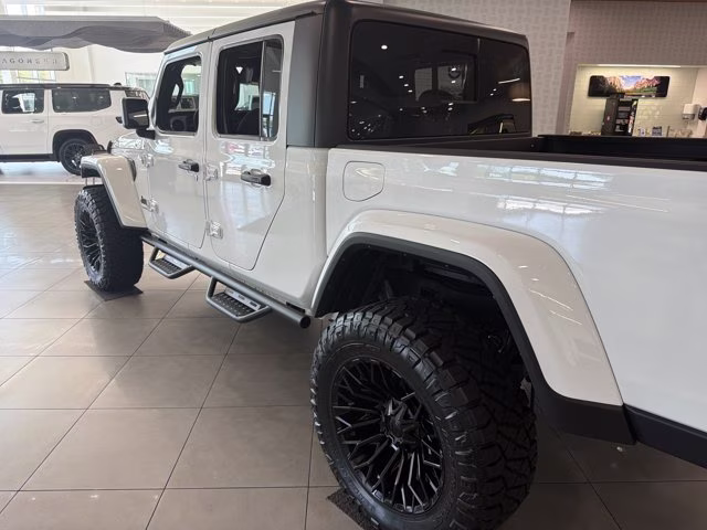 2026 Bright White Clearcoat Jeep Gladiator Sport S 4X4 Truck