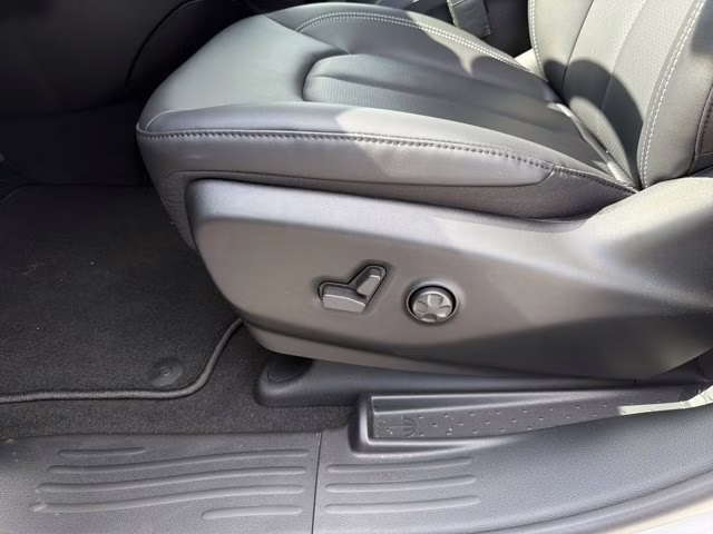 2026 Bright White Clearcoat Chrysler Pacifica Select FWD Van