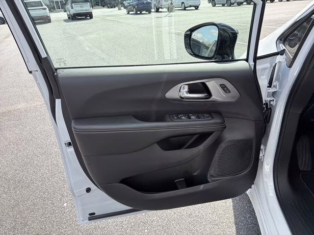 2026 Bright White Clearcoat Chrysler Pacifica Select FWD Van