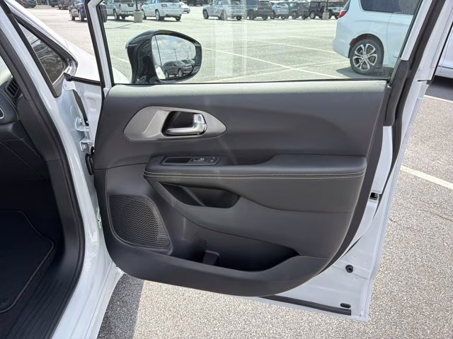 2026 Bright White Clearcoat Chrysler Pacifica Select FWD Van