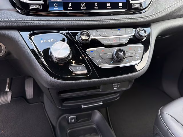 2026 Bright White Clearcoat Chrysler Pacifica Select FWD Van