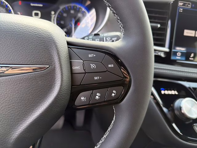 2026 Bright White Clearcoat Chrysler Pacifica Select FWD Van