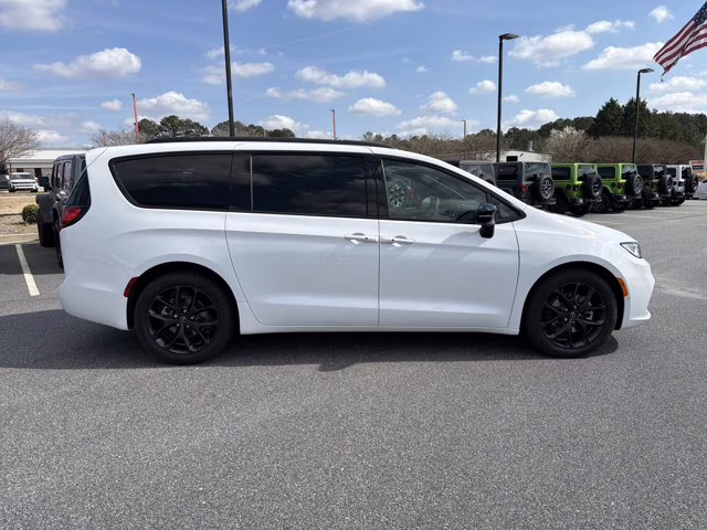 2026 Bright White Clearcoat Chrysler Pacifica Select FWD Van
