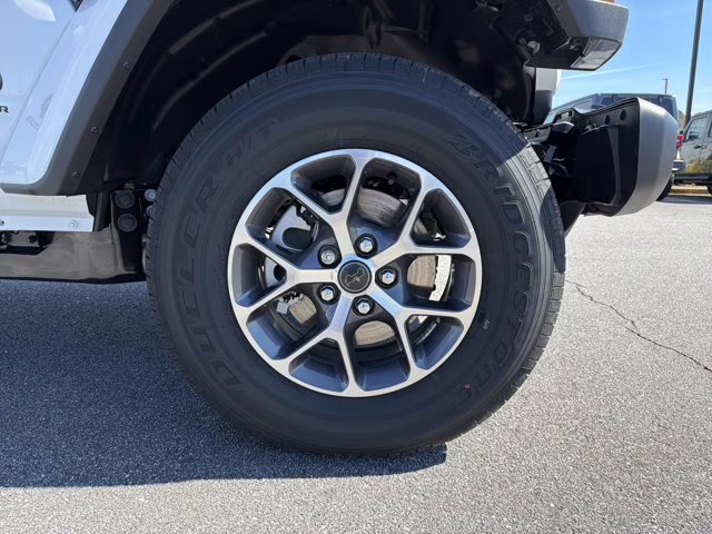 2026 Bright White Clearcoat Jeep Gladiator Sport S 4X4 Truck