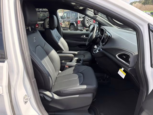 2026 Bright White Clearcoat Chrysler Pacifica Select FWD Van