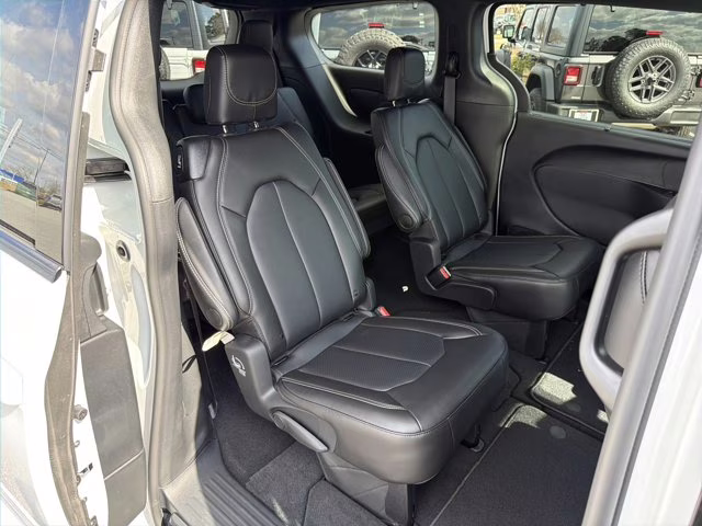 2026 Bright White Clearcoat Chrysler Pacifica Select FWD Van