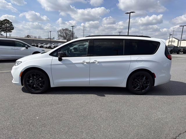 2026 Bright White Clearcoat Chrysler Pacifica Select FWD Van