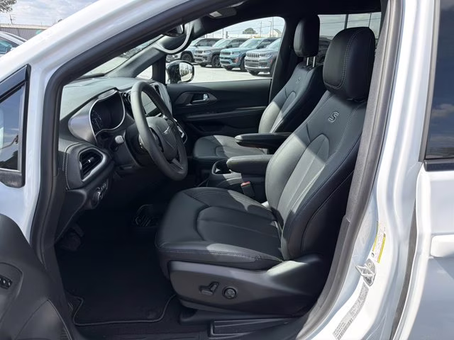 2026 Bright White Clearcoat Chrysler Pacifica Select FWD Van