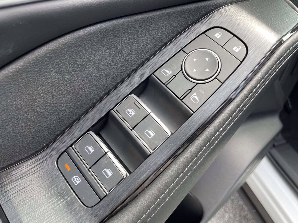 2026 Everest White Pearl Tricoat Nissan Rogue Platinum AWD SUV