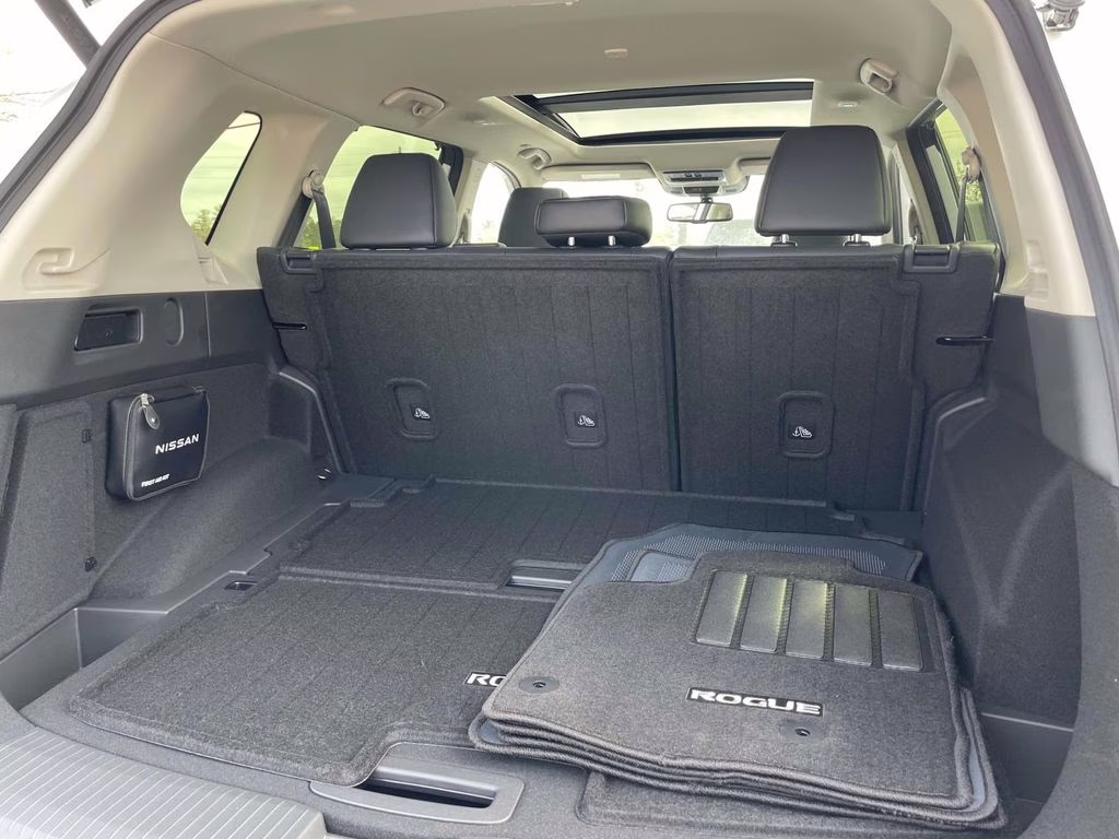 2026 Everest White Pearl Tricoat Nissan Rogue Platinum AWD SUV