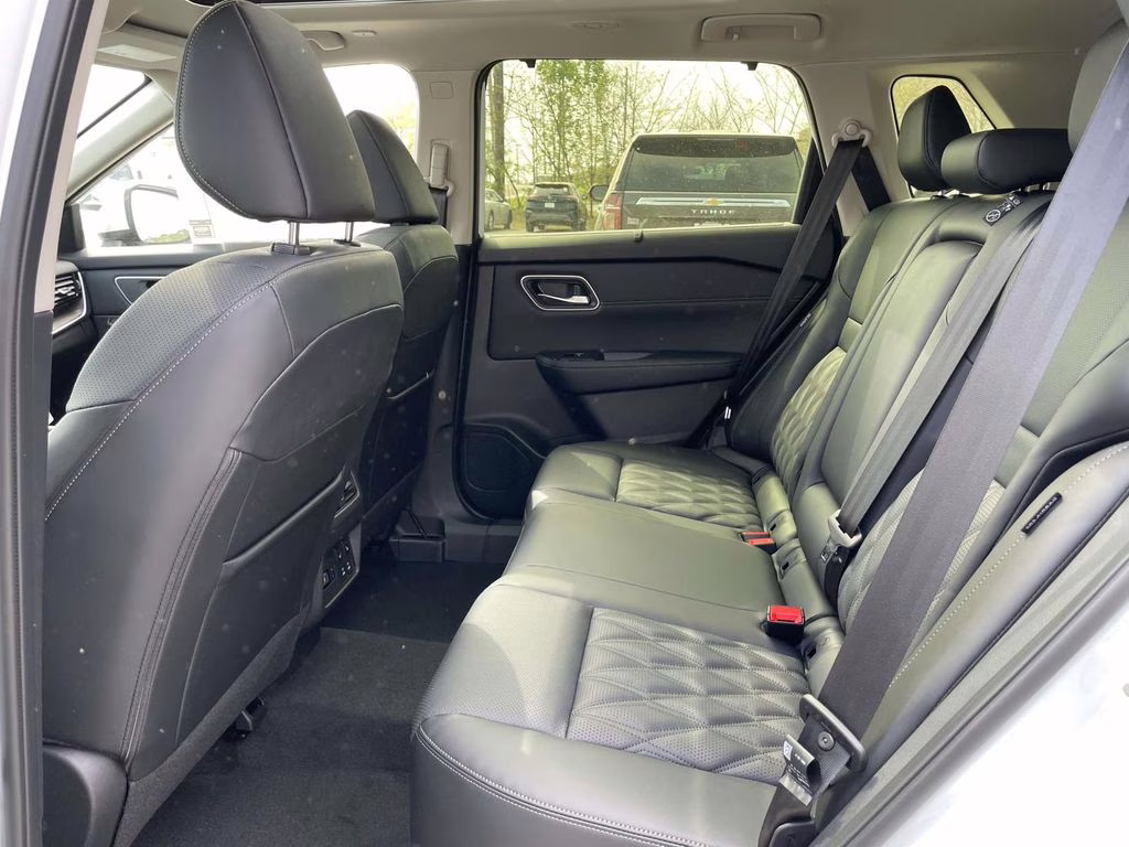 2026 Everest White Pearl Tricoat Nissan Rogue Platinum AWD SUV